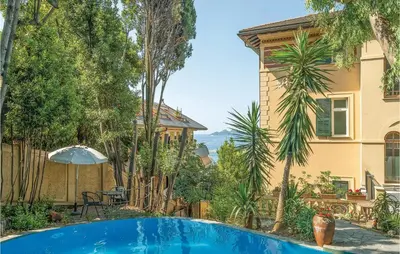 Piscina di Casa Vip o nelle vicinanze