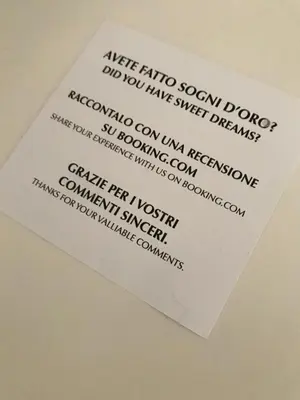 Certificato, attestato, insegna o altro documento esposto da Guesthouse Flora