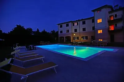 Piscina di Hotel Le Ville o nelle vicinanze
