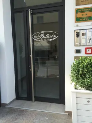 Certificato, attestato, insegna o altro documento esposto da Da Battista