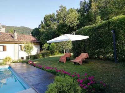 Piscina di Villa le Noci o nelle vicinanze