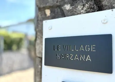 Certificato, attestato, insegna o altro documento esposto da Le Village Sarzana