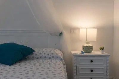 Letto o letti in una camera di Un soffio dal cielo