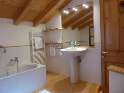 Bagno di Olive Press Lodge