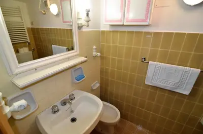Bagno di Lobster Cottage apartment