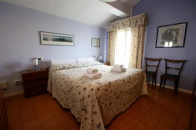 Letto o letti in una camera di Corte Posta B&B - parcheggio e bagno in camera - ideale per Coppie, Soggiorni di lavoro, Viaggiatori interessati a arte e cultura