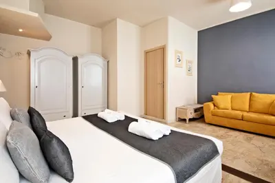 Letto o letti in una camera di Hotel Broletto Mantova - Centro Storico