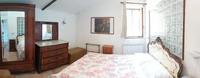 Letto o letti in una camera di CASA LORENZO SULLE COLLINE DI LEVANTO e VICINO ALLE CINQUETERRE LT-0620