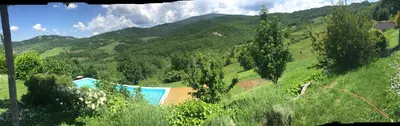 Vista generica sulle montagne o vista sulle montagne dall'interno del bed & breakfast
