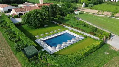Piscina di Tenuta Le Sorgive Agriturismo o nelle vicinanze