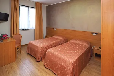 Letto o letti in una camera di Hotel Versailles