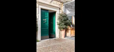 Facciata o entrata di COCOON, Iconic Design in Historic Center & Breakfast