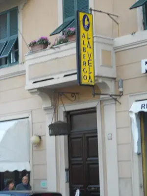 Certificato, attestato, insegna o altro documento esposto da Albergo La Vela