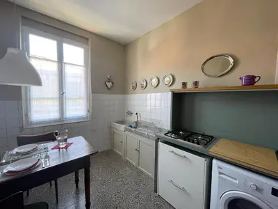 Cucina o angolo cottura di Casa Righetti Liguria, Three indipendent apartments in a 1924 family home with garden, stay together, live separately