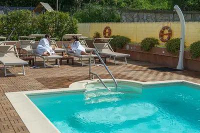 Piscina di Hotel 4 Venti spa & wellness o nelle vicinanze