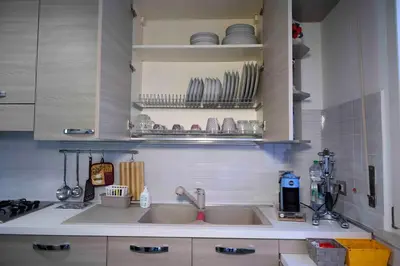 Cucina o angolo cottura di intero appartamento con giardino e colazione Dario