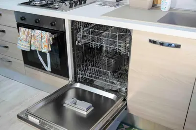 Cucina o angolo cottura di intero appartamento con giardino e colazione Dario