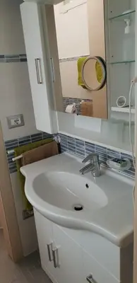 Bagno di intero appartamento con giardino e colazione Dario