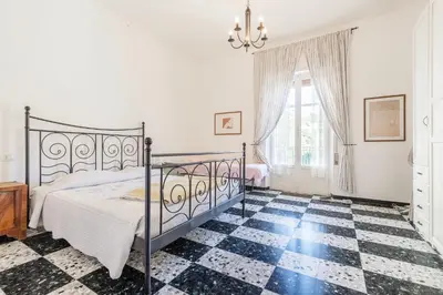 Letto o letti in una camera di Spazioso appartamento Vista Mare, Levanto
