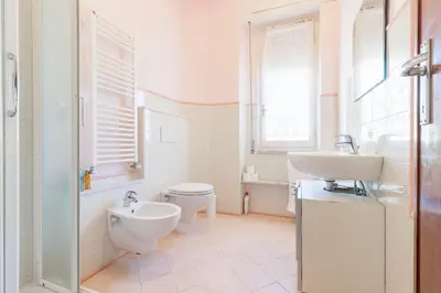 Bagno di Spazioso appartamento Vista Mare, Levanto