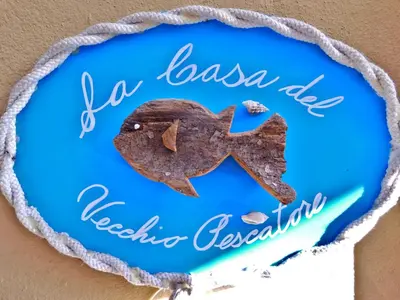 Certificato, attestato, insegna o altro documento esposto da La casa del vecchio pescatore, Levanto