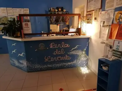 Certificato, attestato, insegna o altro documento esposto da Perla del Levante Hostel