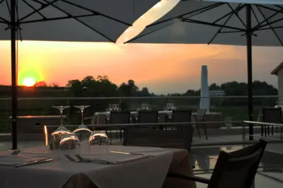 Alba o tramonto visti dall'interno dell'agriturismo o dai dintorni