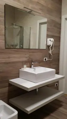 Bagno di Villa Cristalli clinica pc