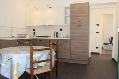 Cucina o angolo cottura di CASAMIA con giardino