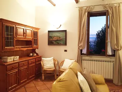 Cucina o angolo cottura di CASA VACANZE MONEGLIA 2 CAMERE con TERRAZZA nel VERDE