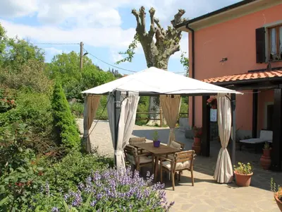 Giardino di Holiday Home in Mulazzo near Tuscan Castles