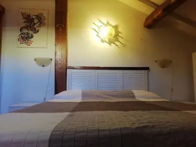 Letto o letti in una camera di DELIZIOSO ATTICO CON AMPIO TERRAZZO e GARAGE A DUE PASSI DAL MARE e DALLE CINQUETERRE LT-0485