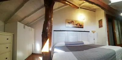 Letto o letti in una camera di DELIZIOSO ATTICO CON AMPIO TERRAZZO e GARAGE A DUE PASSI DAL MARE e DALLE CINQUETERRE LT-0485