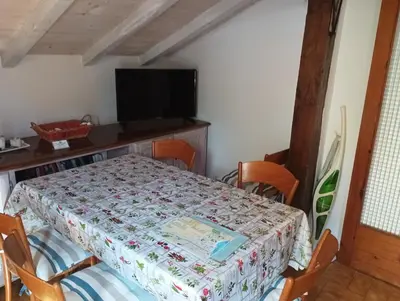 Letto o letti in una camera di DELIZIOSO ATTICO CON AMPIO TERRAZZO e GARAGE A DUE PASSI DAL MARE e DALLE CINQUETERRE LT-0485
