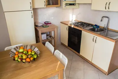 Cucina o angolo cottura di FuoriPorta Affitti Brevi - New A Casa da Ida