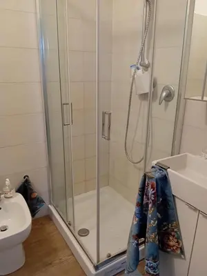Bagno di Via Guido Panciroli il guscio