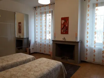 Letto o letti in una camera di Stanza in appartamento condiviso nel centro storico di Parma
