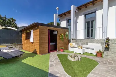 Giardino di Luxury Summer House
