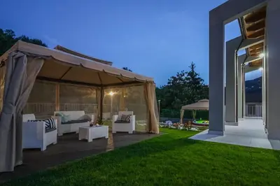 Giardino di Luxury Summer House