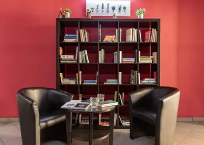 Biblioteca nell'ostello