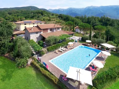 Piscina di Giunasco o nelle vicinanze