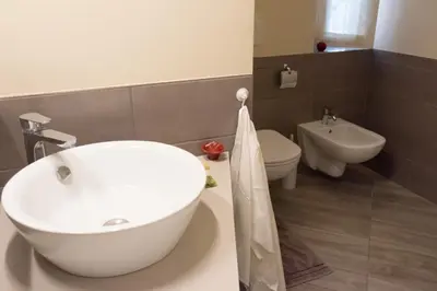 Bagno di Bilocale vicino Stazione CIR 00015