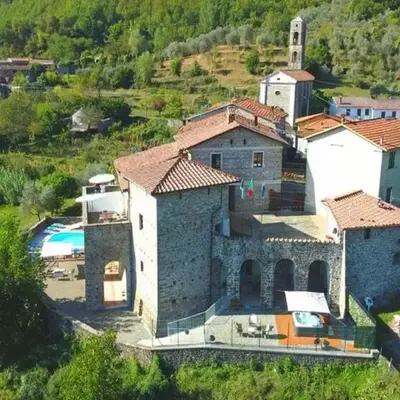 Flat with heated hot tub and shared pool