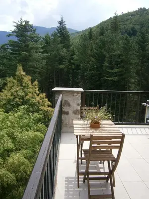Vista generica sulle montagne o vista sulle montagne dall'interno dell'appartamento