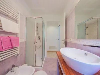 Bagno di Holiday Home Villetta Linara by Interhome