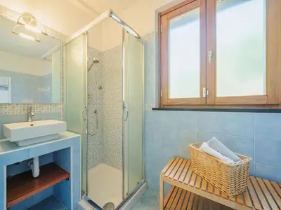 Bagno di Holiday Home Villetta Linara by Interhome