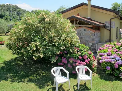 Giardino di Holiday Home Villetta Luciana by Interhome
