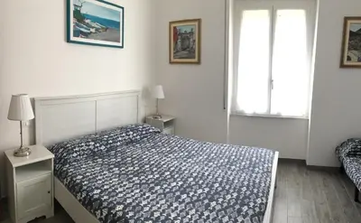 Letto o letti in una camera di HOST IN LEVANTO - Maestrale con biciclette
