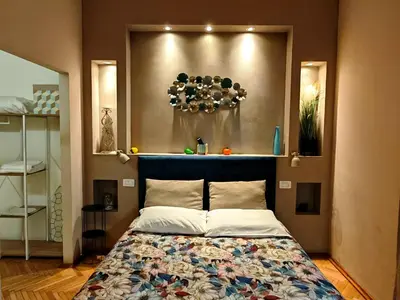 Letto o letti in una camera di PARMA EXPRESS Traveller's Lodging front Station FS Privat PARKING