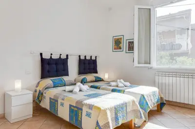 Letto o letti in una camera di GuestHost - La Spezia Migliarina Apartment con terrazzo